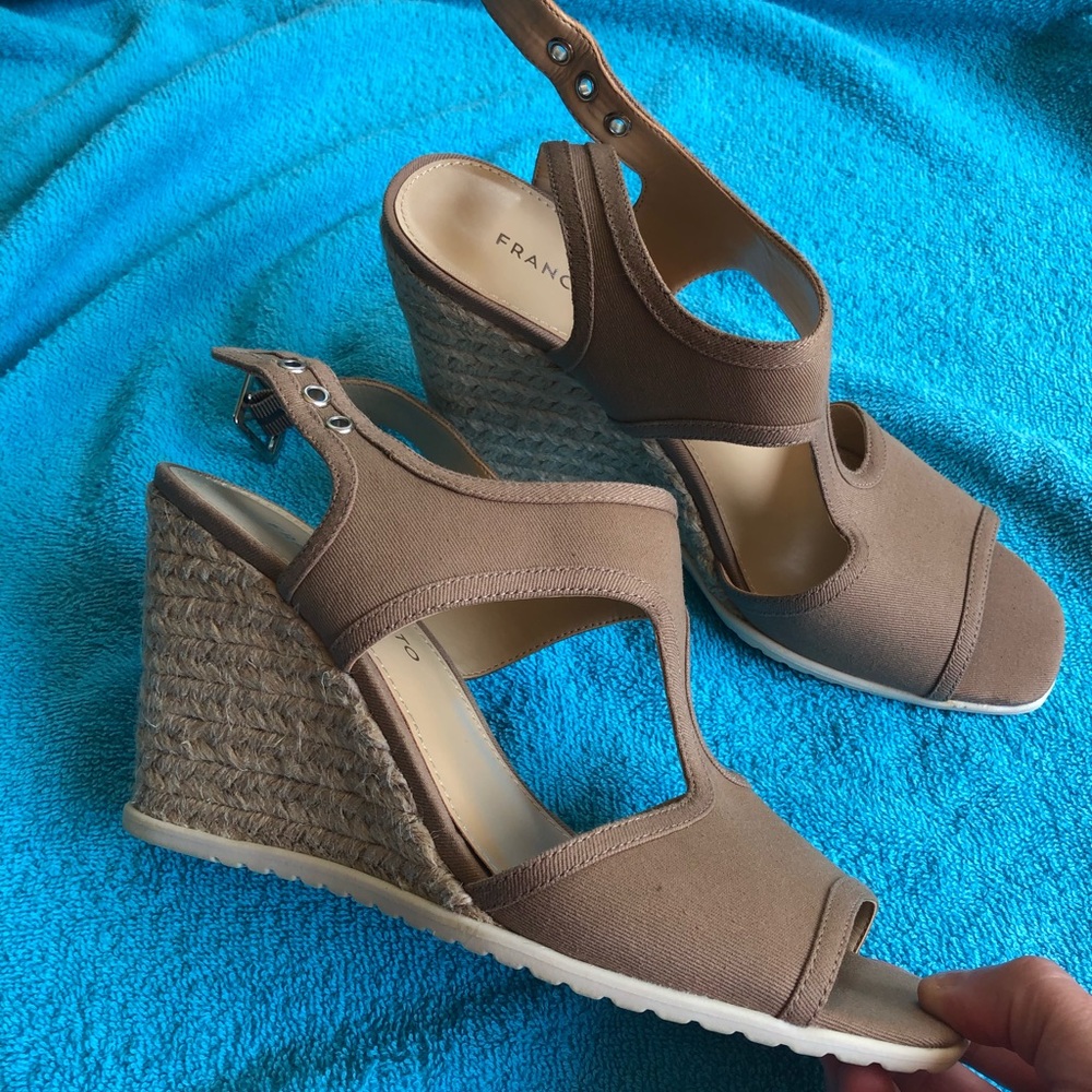 NWOT Franco Sarto taupe sandals